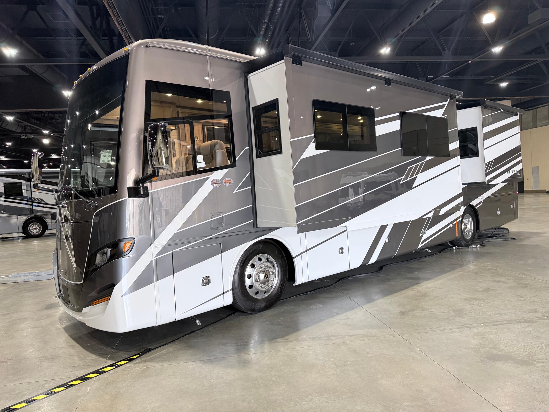 2027 Tiffin Motorhomes 2027 Tiffin Motorhomes Allegro Red - thumbnail 4
