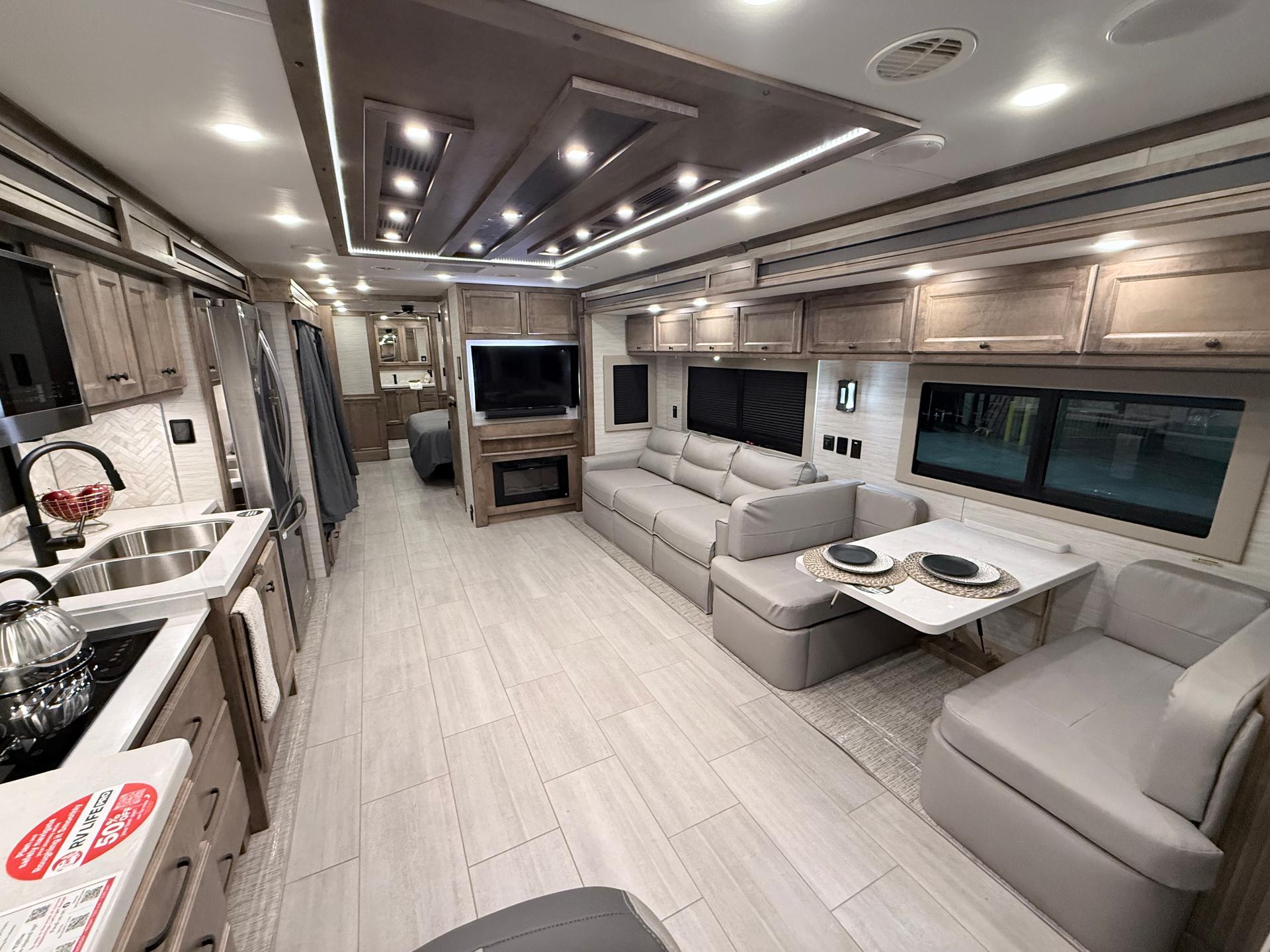 2027 Tiffin Motorhomes 2027 Tiffin Motorhomes Allegro Red - thumbnail 5