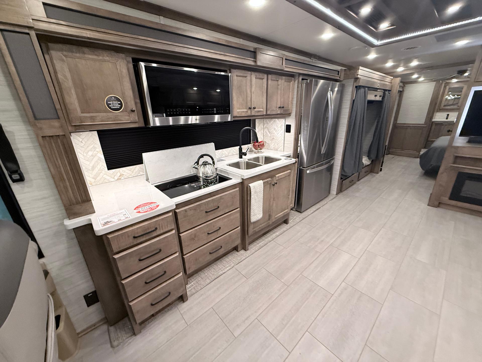 2027 Tiffin Motorhomes 2027 Tiffin Motorhomes Allegro Red - thumbnail 7