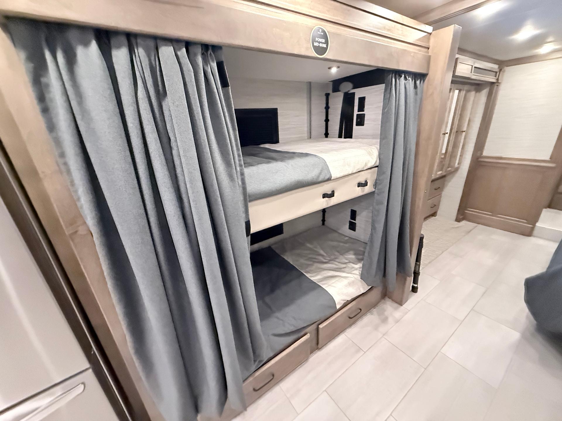 2027 Tiffin Motorhomes 2027 Tiffin Motorhomes Allegro Red - thumbnail 14