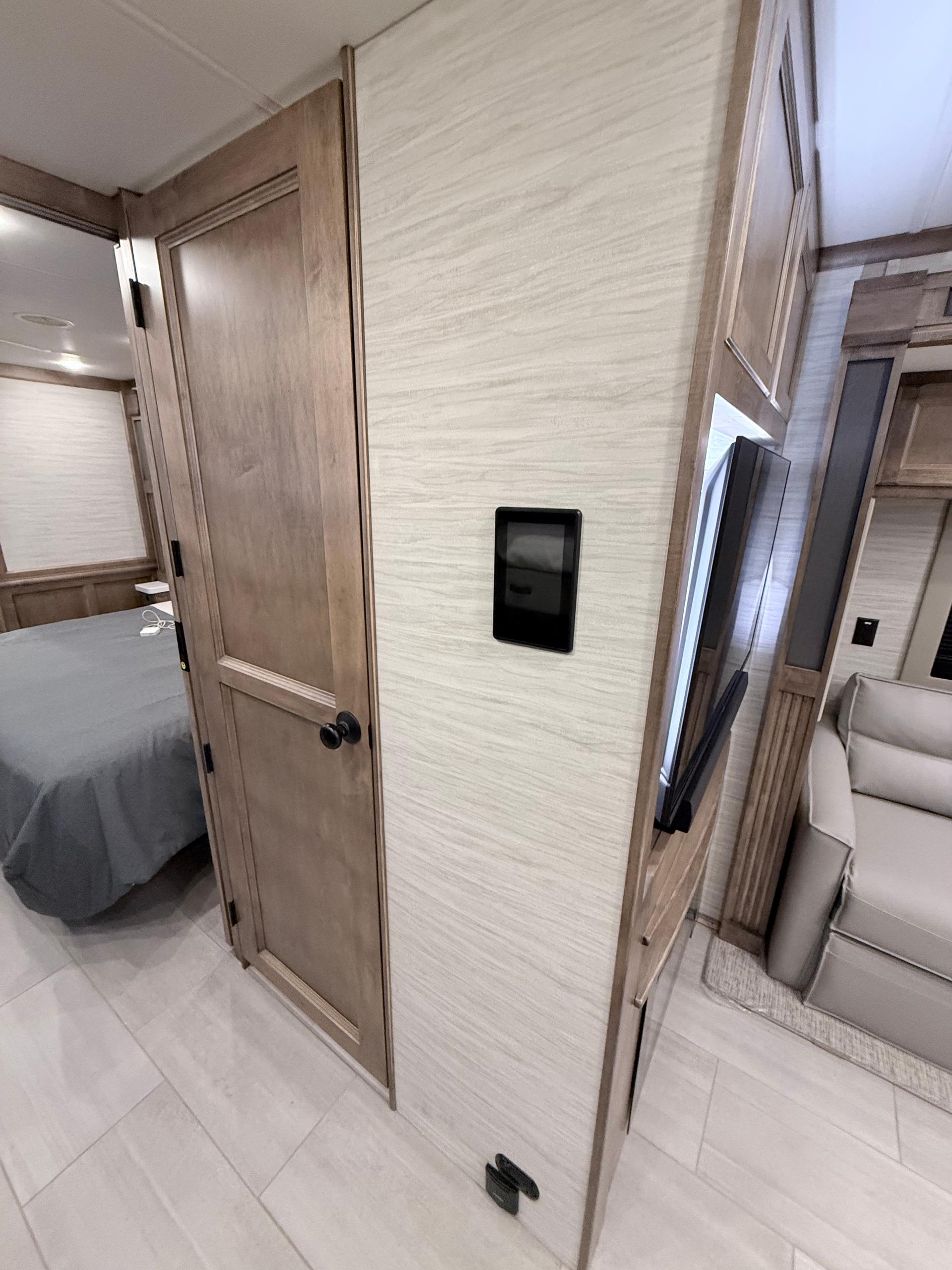 2027 Tiffin Motorhomes 2027 Tiffin Motorhomes Allegro Red - thumbnail 15
