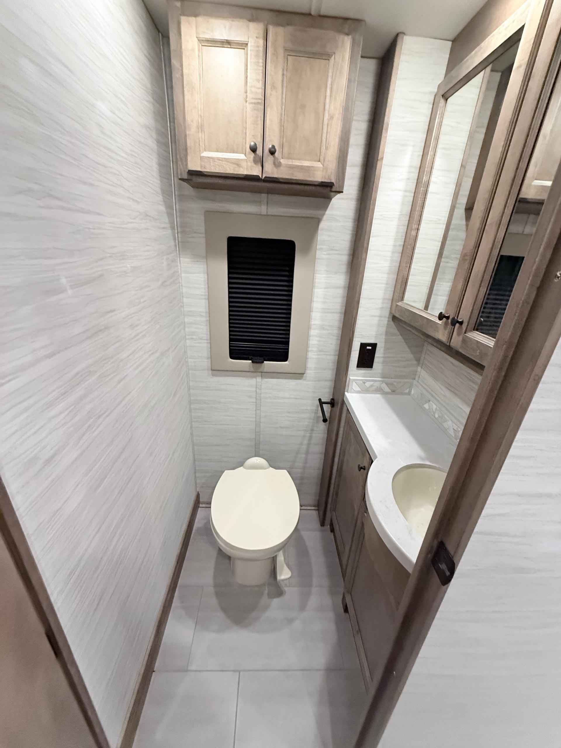 2027 Tiffin Motorhomes 2027 Tiffin Motorhomes Allegro Red - thumbnail 16