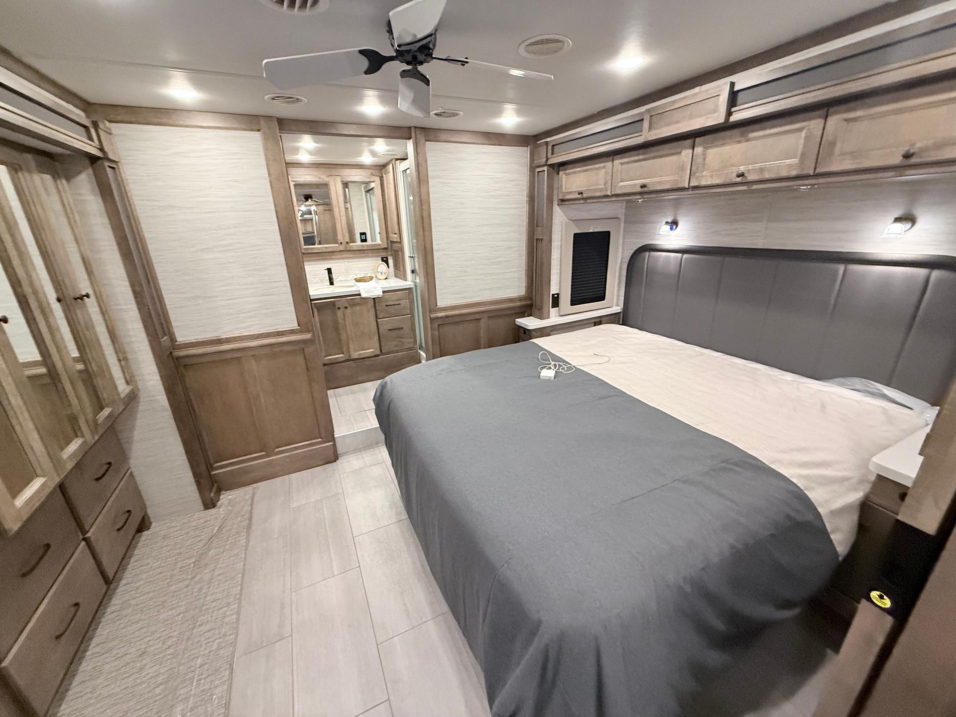 2027 Tiffin Motorhomes 2027 Tiffin Motorhomes Allegro Red - thumbnail 18