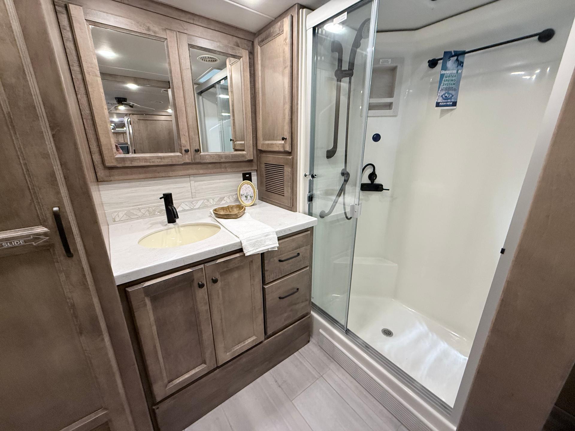 2027 Tiffin Motorhomes 2027 Tiffin Motorhomes Allegro Red - thumbnail 21