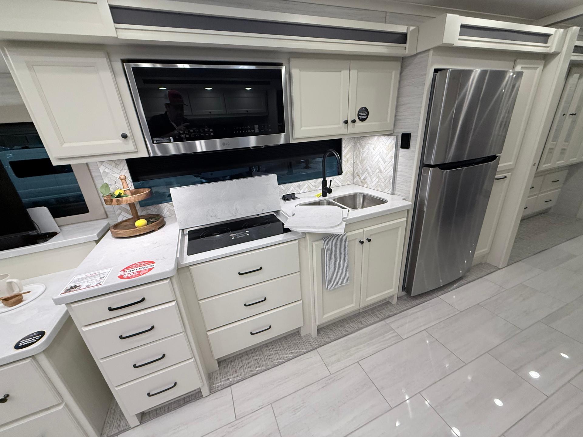 2027 Tiffin Motorhomes 2027 Tiffin Motorhomes Allegro Red - thumbnail 9