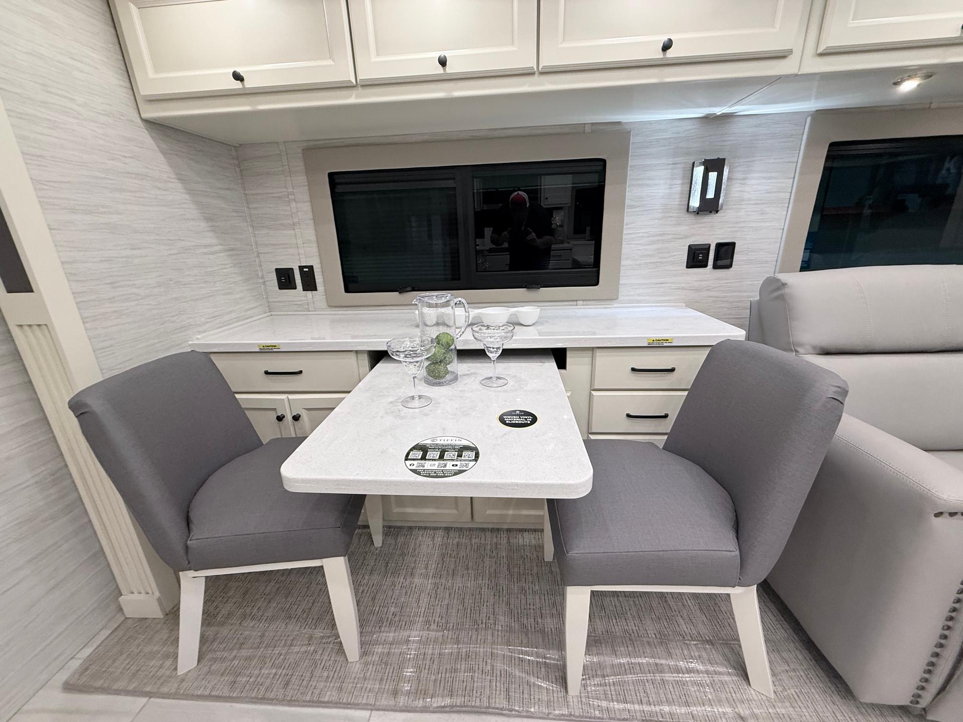 2027 Tiffin Motorhomes 2027 Tiffin Motorhomes Allegro Red - thumbnail 10