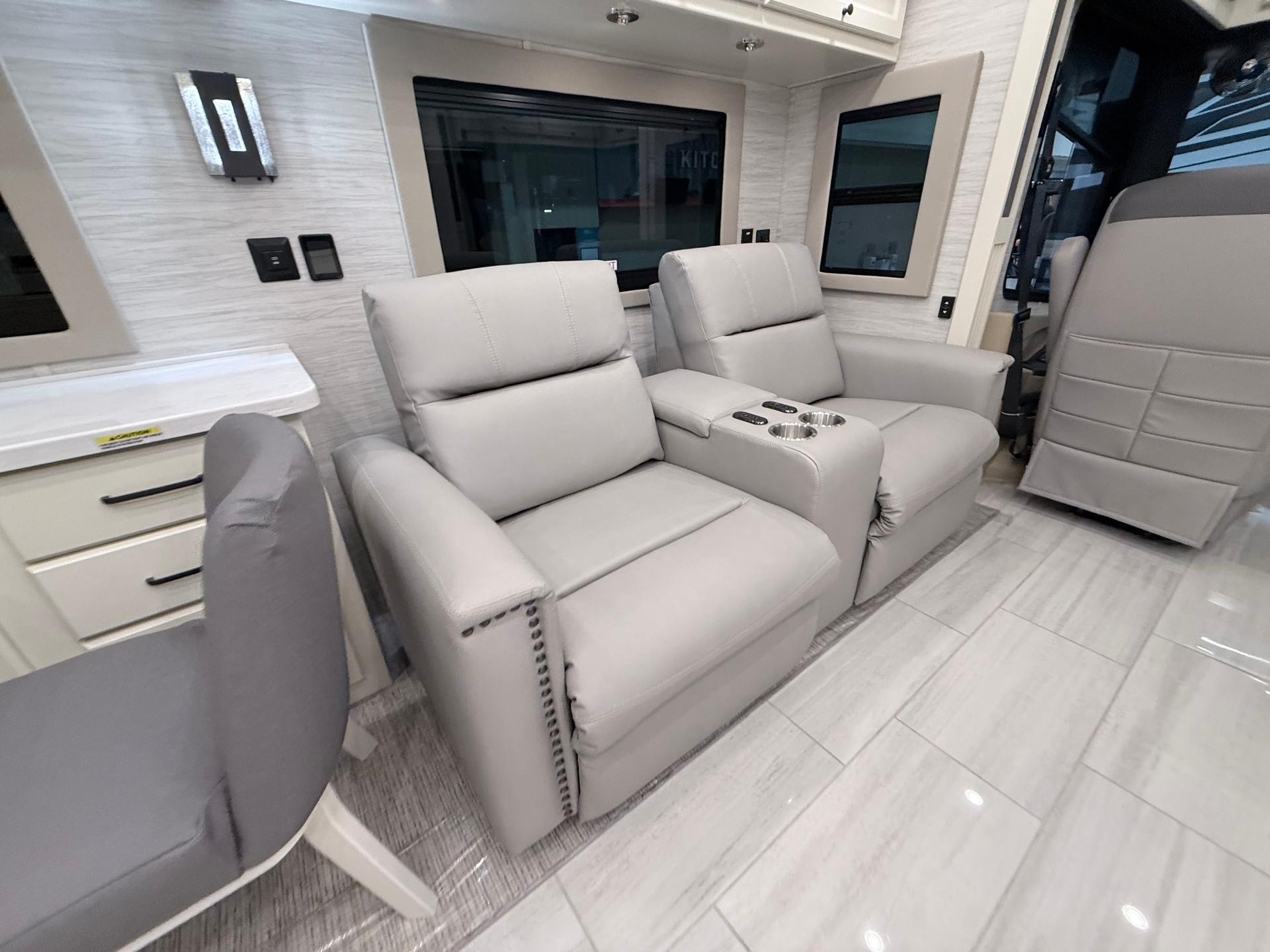 2027 Tiffin Motorhomes 2027 Tiffin Motorhomes Allegro Red - thumbnail 11