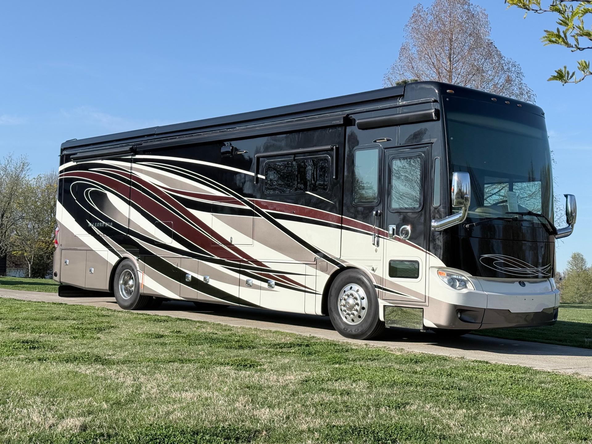 2017 Tiffin Motorhomes Allegro Bus 37AP