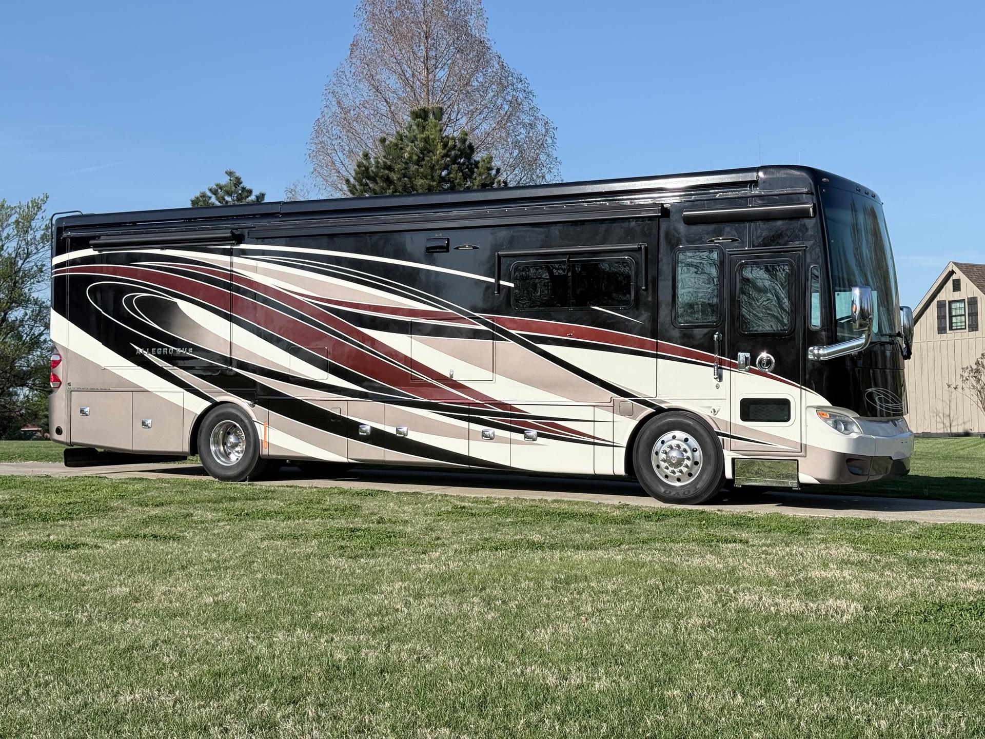2017 Tiffin Motorhomes 2017 Tiffin Motorhomes Allegro Bus - thumbnail 4