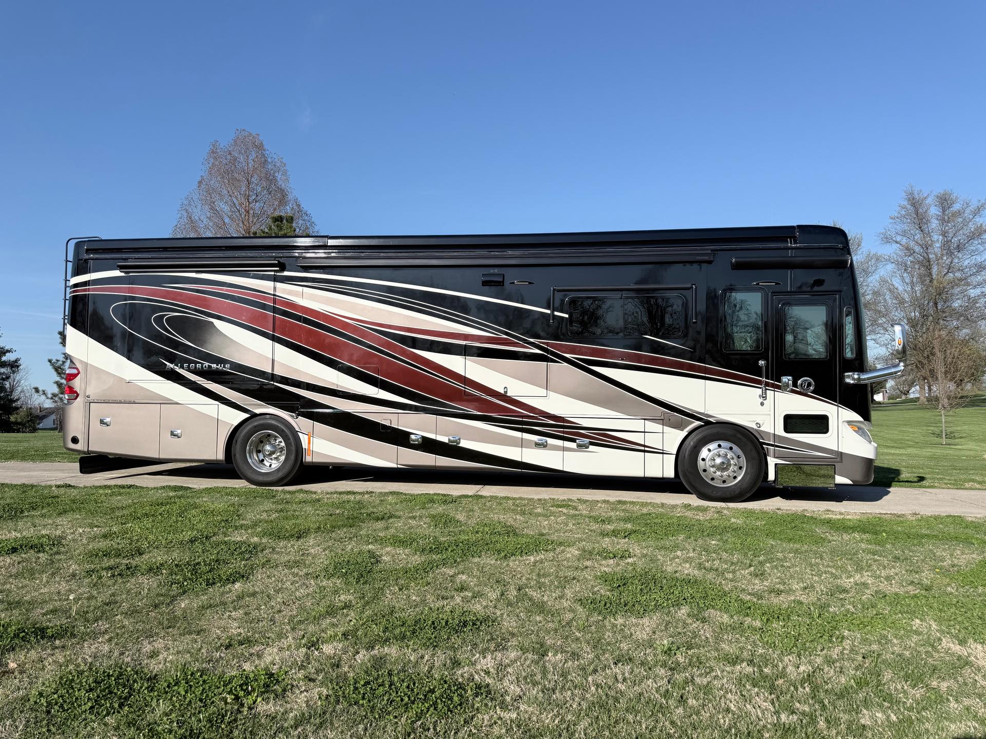 2017 Tiffin Motorhomes 2017 Tiffin Motorhomes Allegro Bus - thumbnail 5