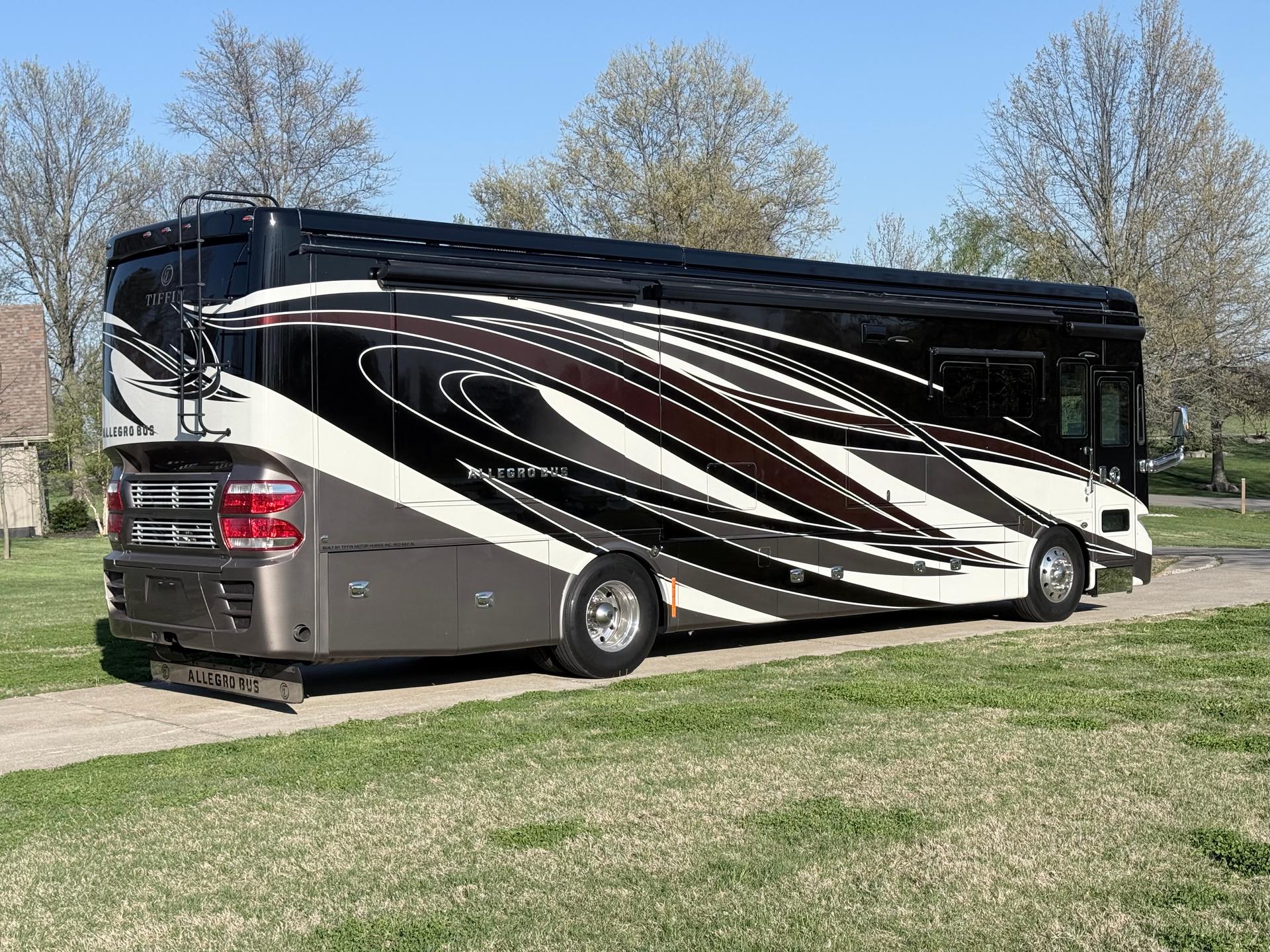 2017 Tiffin Motorhomes 2017 Tiffin Motorhomes Allegro Bus - thumbnail 6