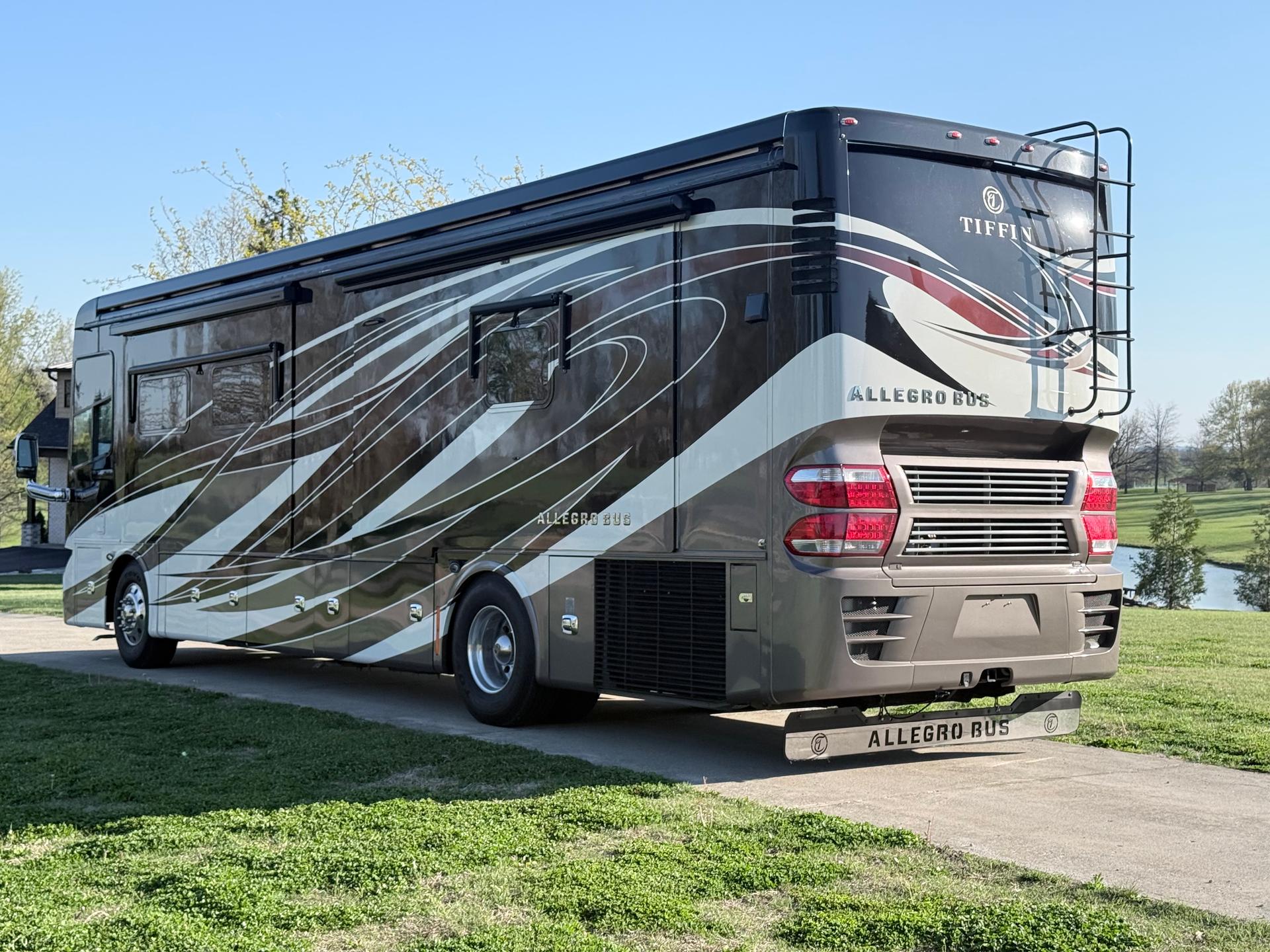 2017 Tiffin Motorhomes 2017 Tiffin Motorhomes Allegro Bus - thumbnail 8