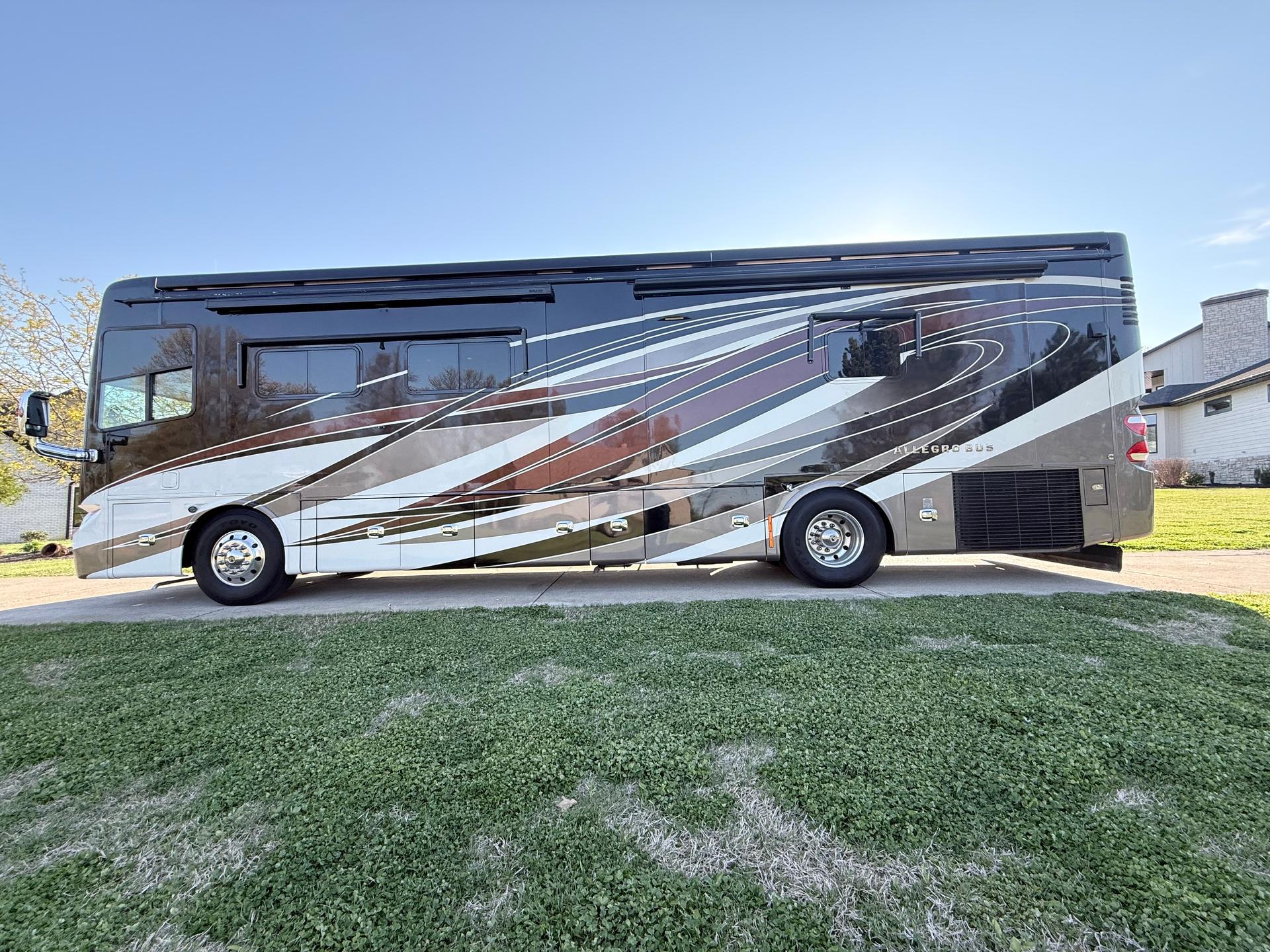 2017 Tiffin Motorhomes 2017 Tiffin Motorhomes Allegro Bus - thumbnail 9
