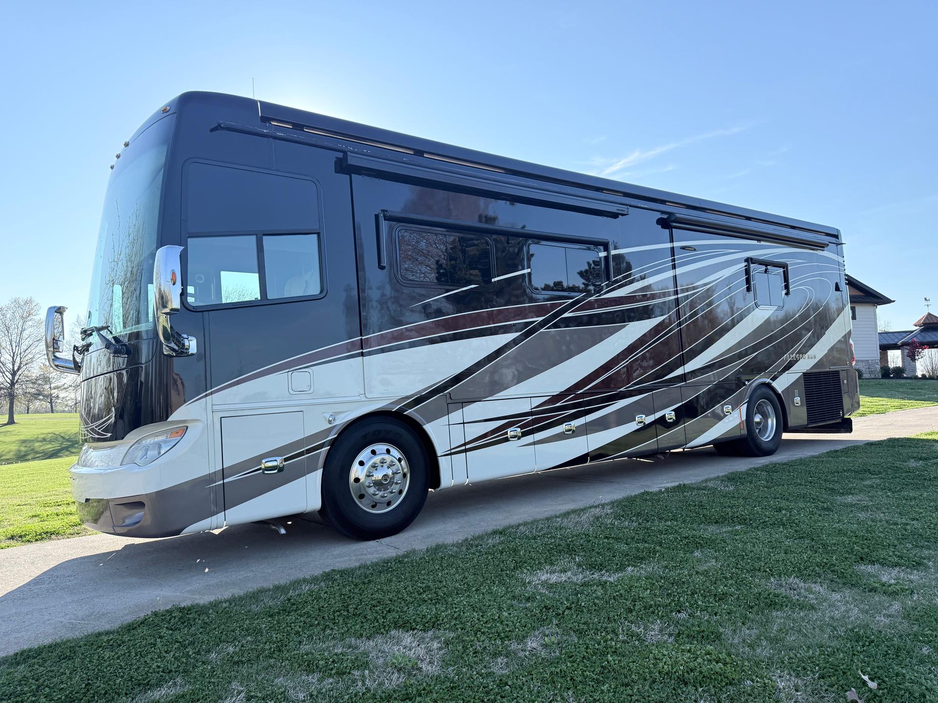 2017 Tiffin Motorhomes 2017 Tiffin Motorhomes Allegro Bus - thumbnail 10
