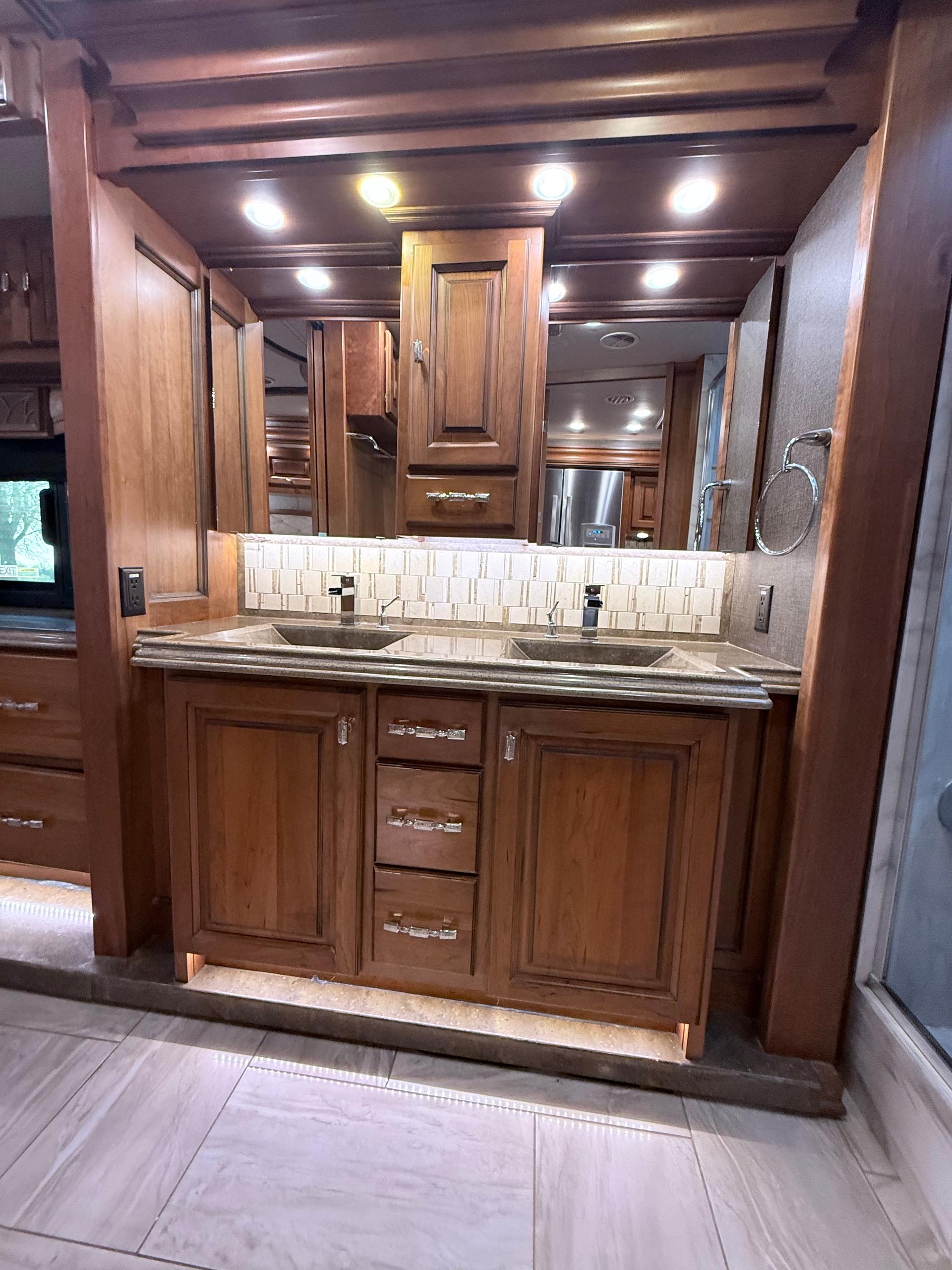 2017 Tiffin Motorhomes 2017 Tiffin Motorhomes Allegro Bus - thumbnail 28