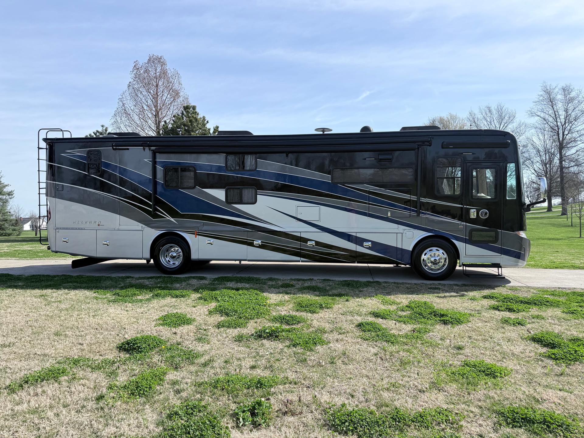 2020 Tiffin Motorhomes 2020 Tiffin Motorhomes Allegro Red - thumbnail 4