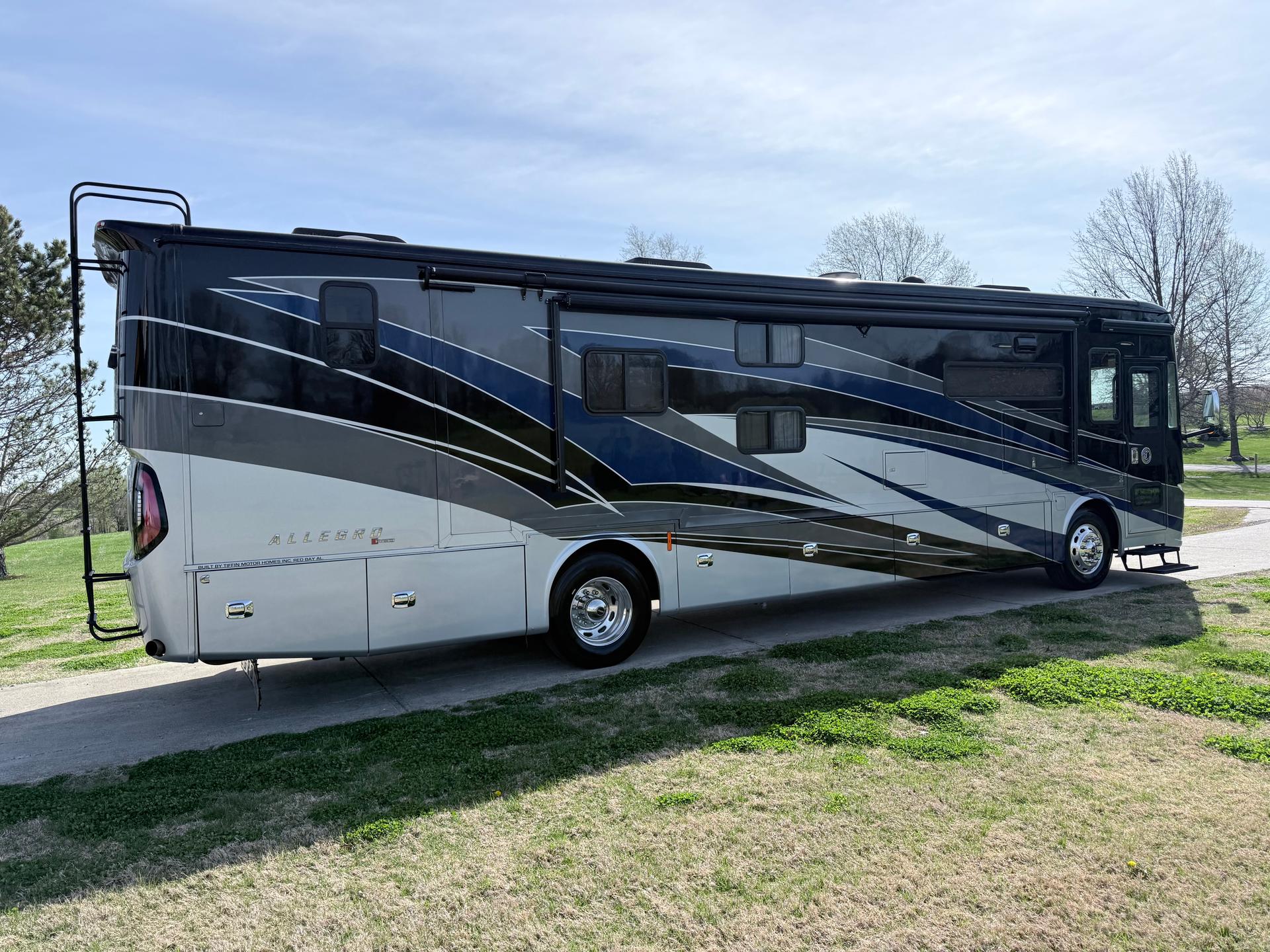 2020 Tiffin Motorhomes 2020 Tiffin Motorhomes Allegro Red - thumbnail 5