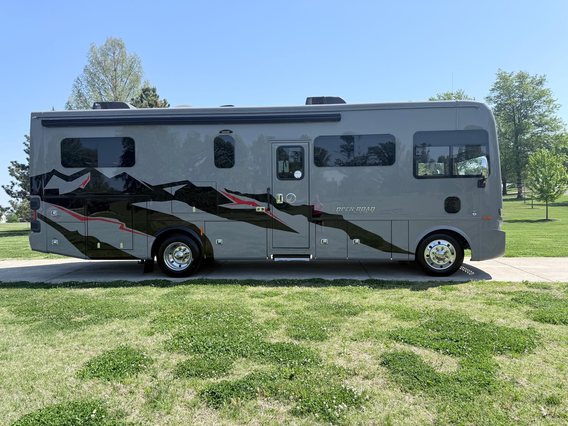 2026 Tiffin Motorhomes 2026 Tiffin Motorhomes Allegro Open Road - thumbnail 4
