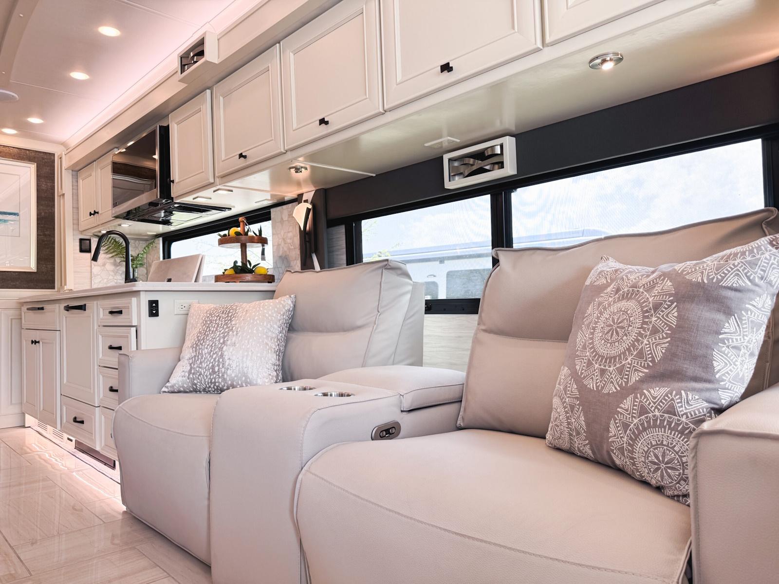 2026 Tiffin Motorhomes 2026 Tiffin Motorhomes Phaeton - thumbnail 7