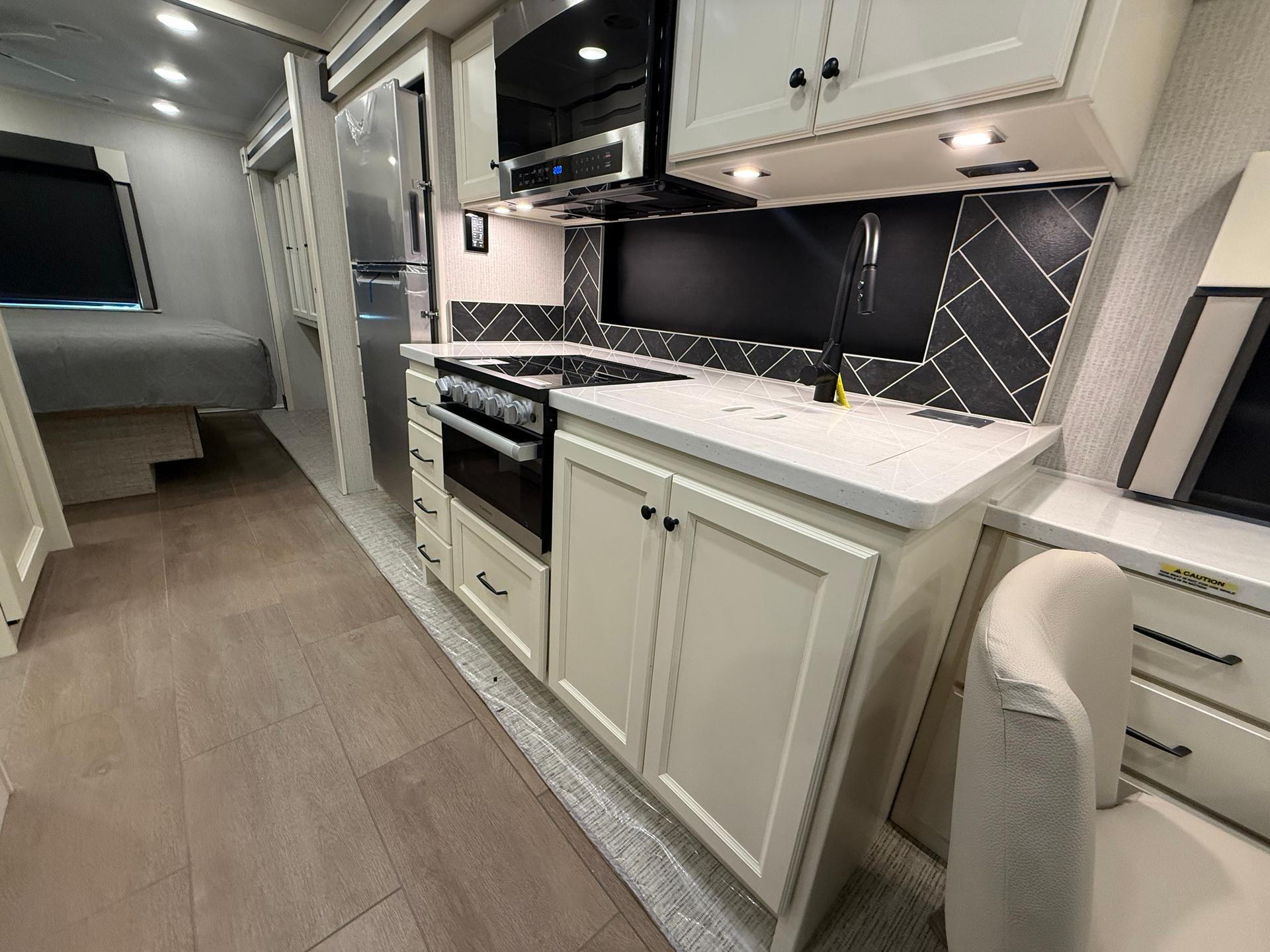 2026 Tiffin Motorhomes 2026 Tiffin Motorhomes Allegro Open Road - thumbnail 16