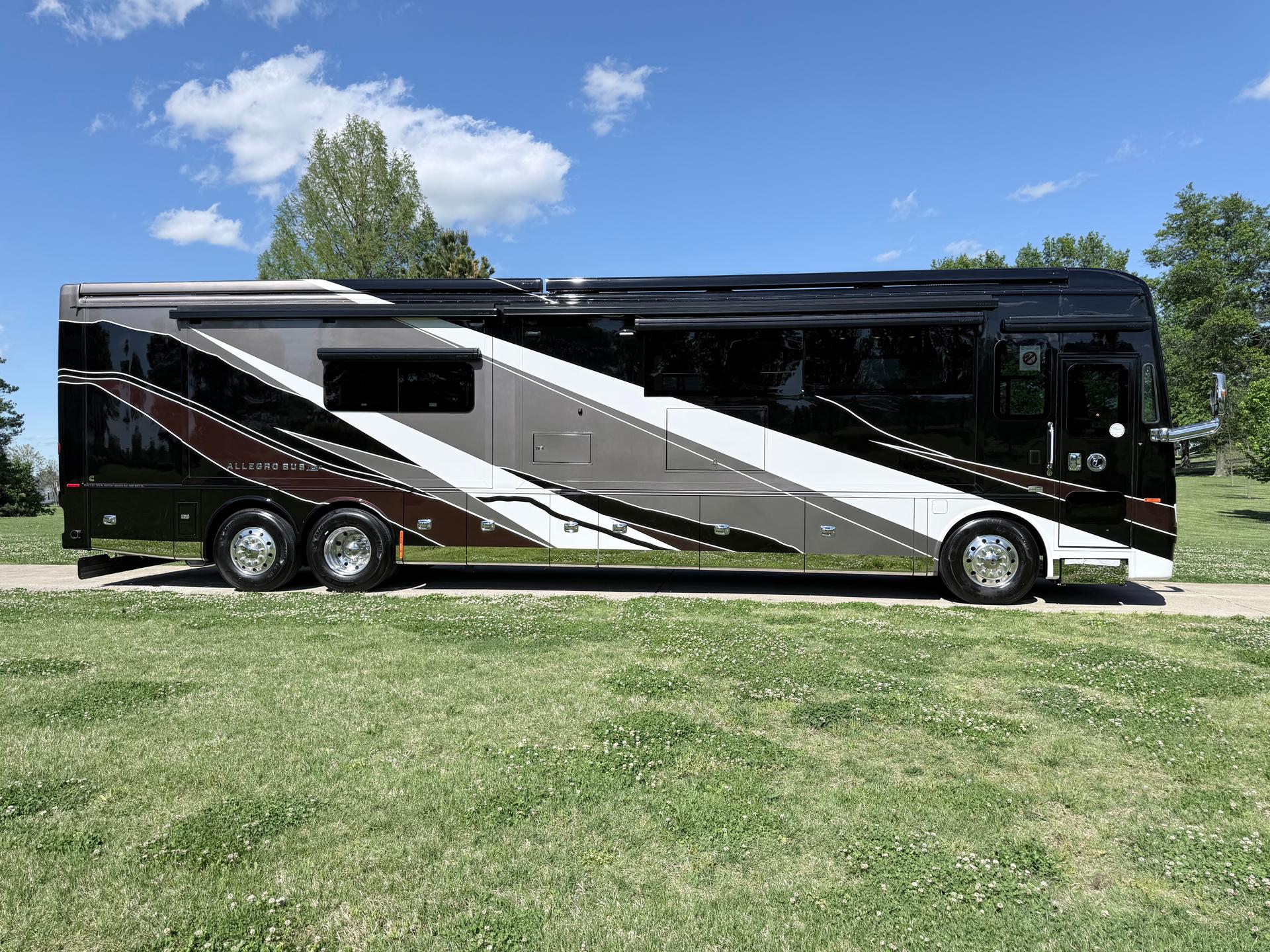 2026 Tiffin Motorhomes 2026 Tiffin Motorhomes Allegro Bus - thumbnail 4