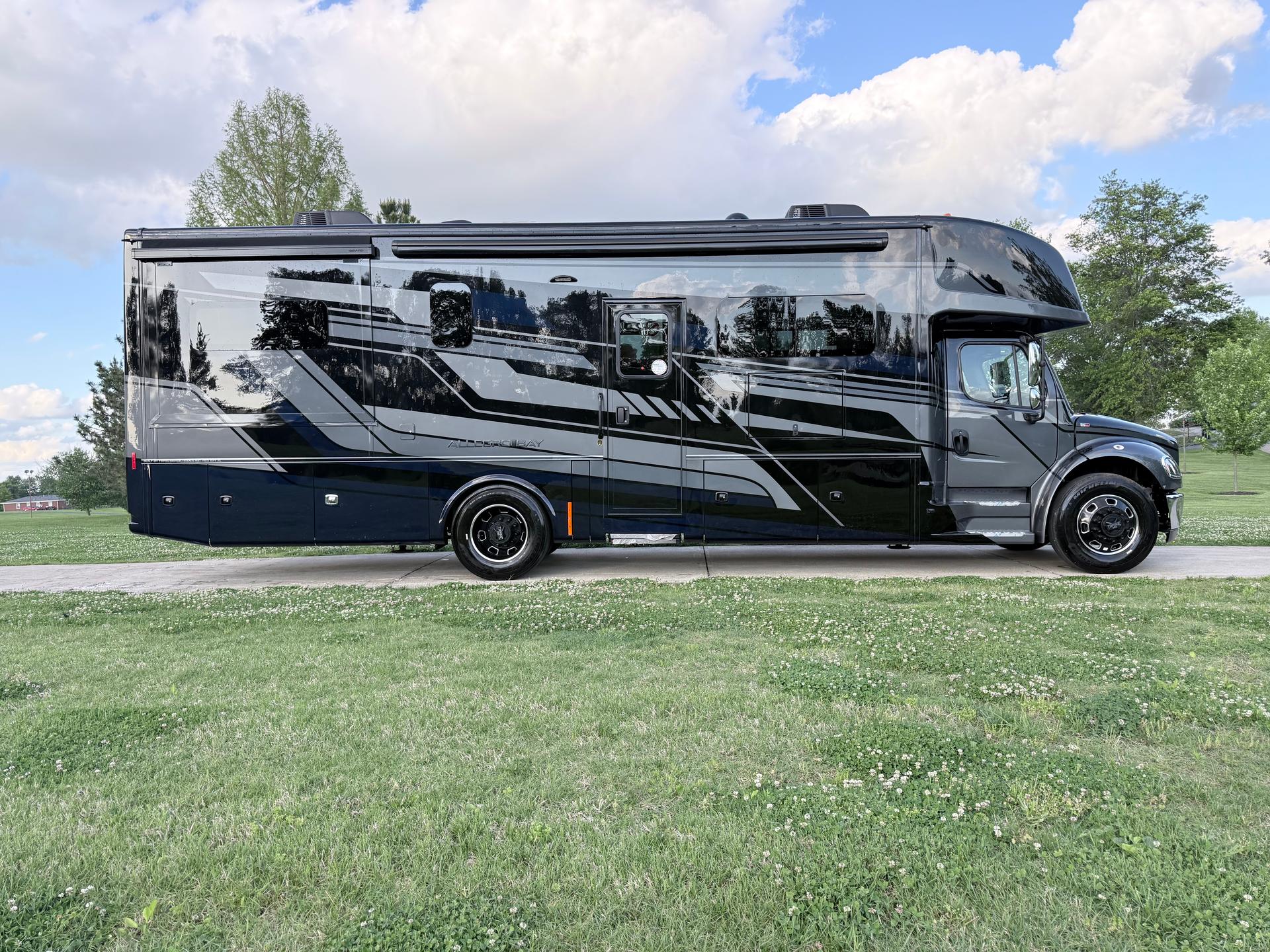 2026 Tiffin Motorhomes 2026 Tiffin Motorhomes Allegro Bay - thumbnail 3