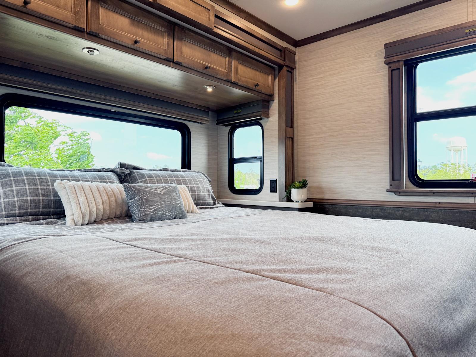 2026 Tiffin Motorhomes 2026 Tiffin Motorhomes Allegro Bay - thumbnail 8