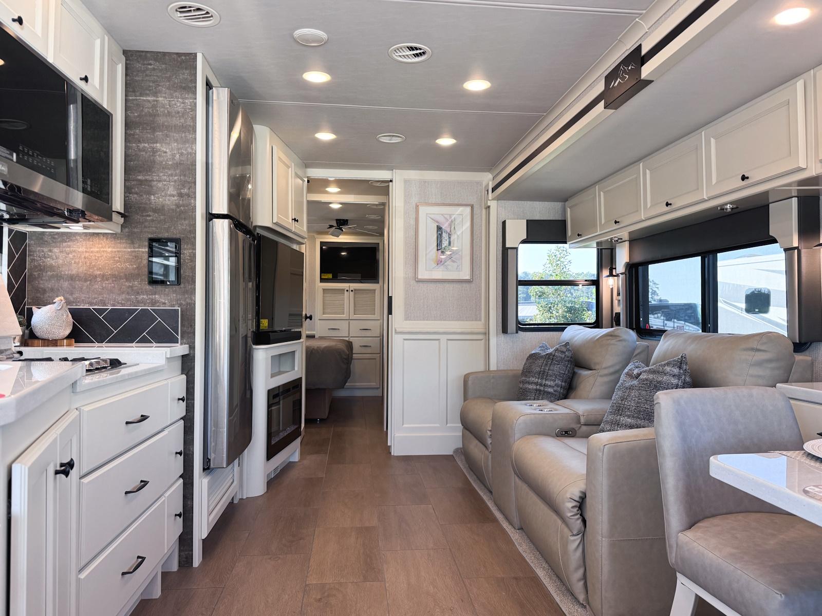 2026 Tiffin Motorhomes 2026 Tiffin Motorhomes Allegro Open Road - thumbnail 5