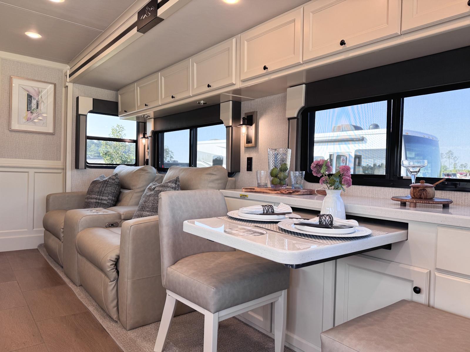 2026 Tiffin Motorhomes 2026 Tiffin Motorhomes Allegro Open Road - thumbnail 6