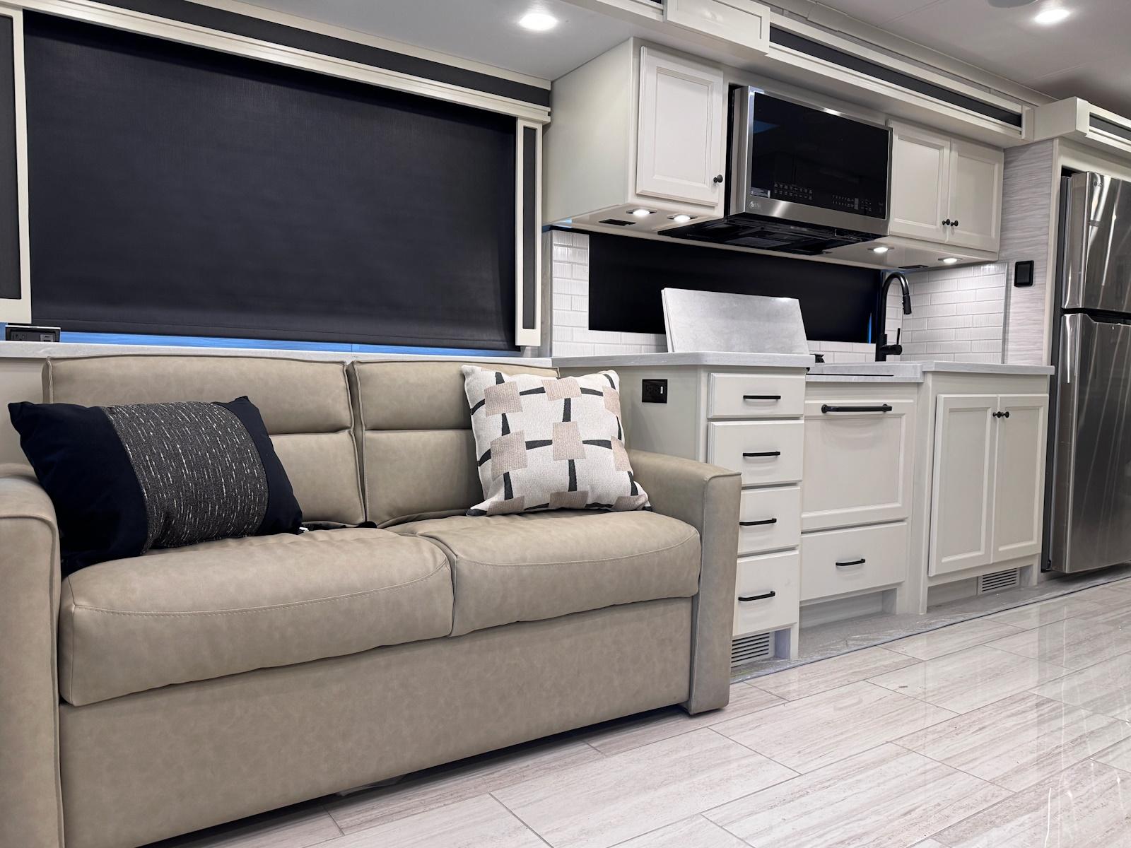 2026 Tiffin Motorhomes 2026 Tiffin Motorhomes Allegro Red - thumbnail 7