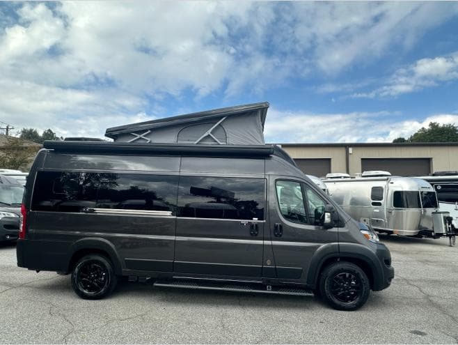 2026 Airstream 2026 Airstream Rangeline - thumbnail 4