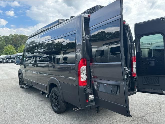 2026 Airstream 2026 Airstream Rangeline - thumbnail 7
