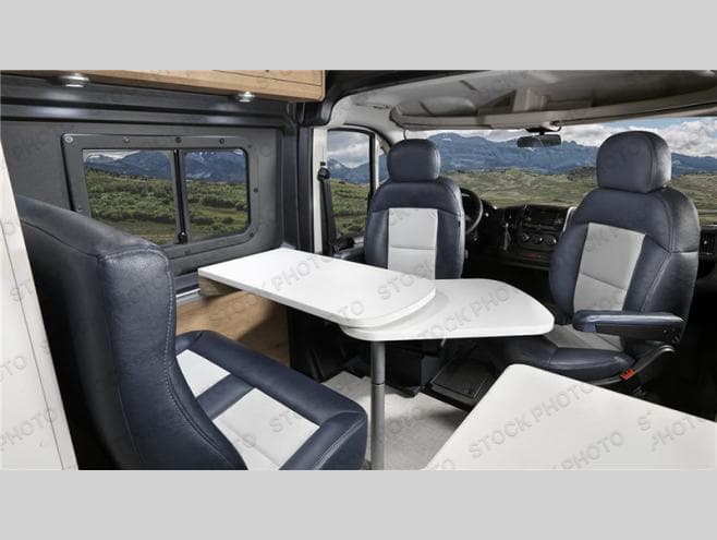 2026 Airstream 2026 Airstream Rangeline - thumbnail 10