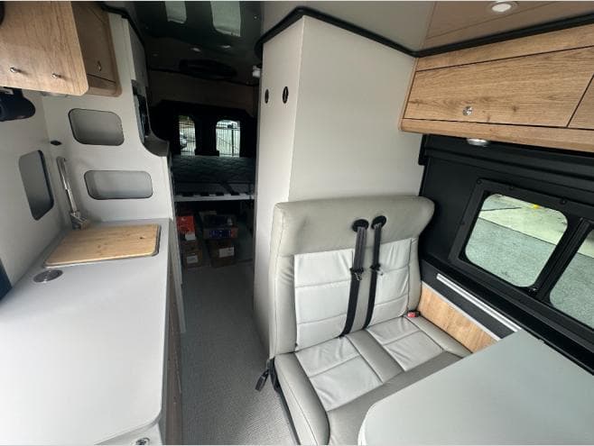 2026 Airstream 2026 Airstream Rangeline - thumbnail 13