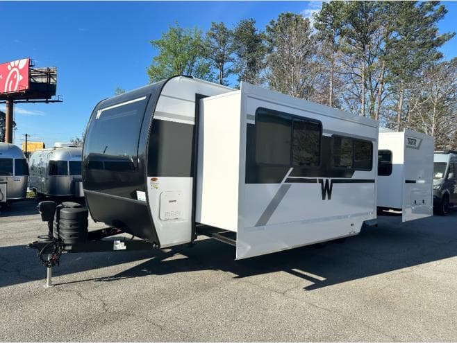 2026 Winnebago 2026 Winnebago Thrive - thumbnail 5