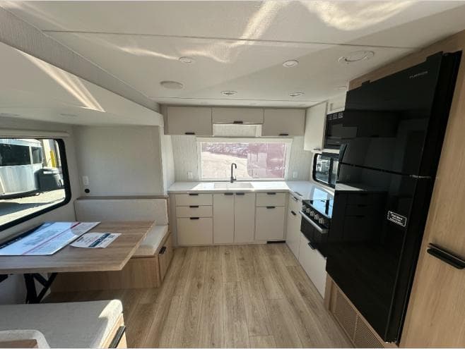 2026 Winnebago 2026 Winnebago Thrive - thumbnail 9