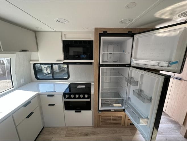 2026 Winnebago 2026 Winnebago Thrive - thumbnail 12