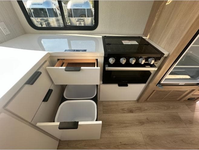 2026 Winnebago 2026 Winnebago Thrive - thumbnail 14