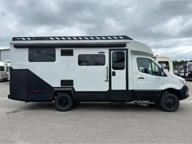 2026 Tiffin Motorhomes 2026 Tiffin Motorhomes Open Trail - thumbnail 4