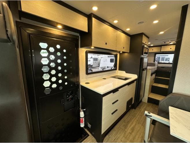 2026 Tiffin Motorhomes 2026 Tiffin Motorhomes Open Trail - thumbnail 17