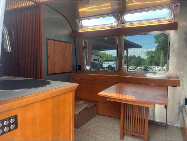 2026 Airstream 2026 Airstream Frank Lloyd Wright Limited Edition - thumbnail 10