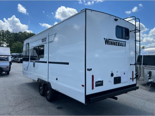 2026 Winnebago 2026 Winnebago Thrive - thumbnail 4