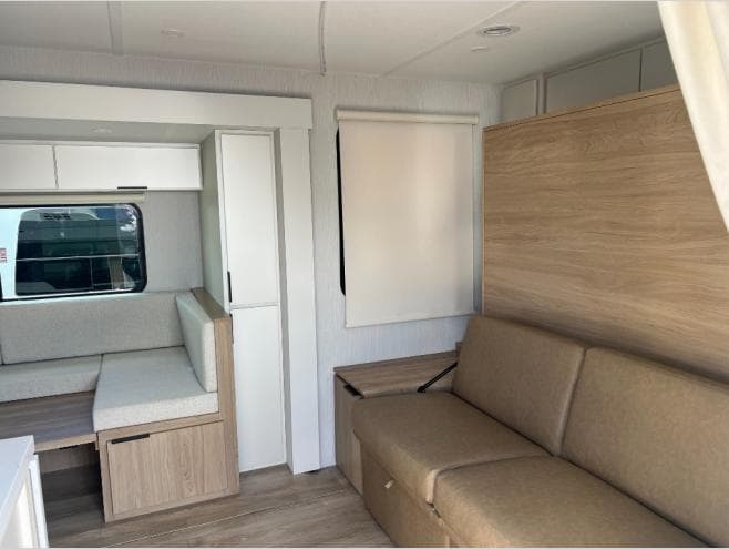 2026 Winnebago 2026 Winnebago Thrive - thumbnail 6