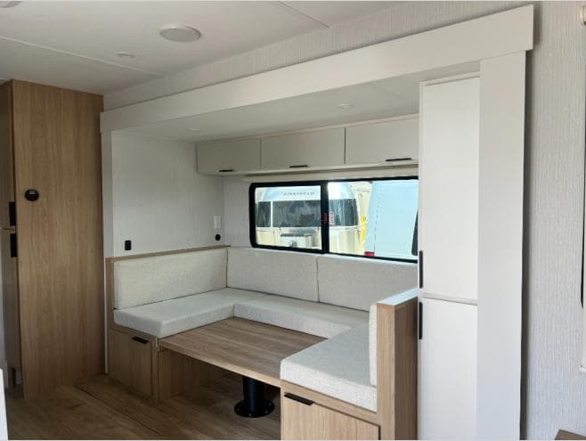 2026 Winnebago 2026 Winnebago Thrive - thumbnail 9
