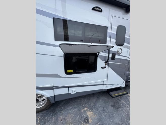 2026 Tiffin Motorhomes 2026 Tiffin Motorhomes Wayfarer - thumbnail 4