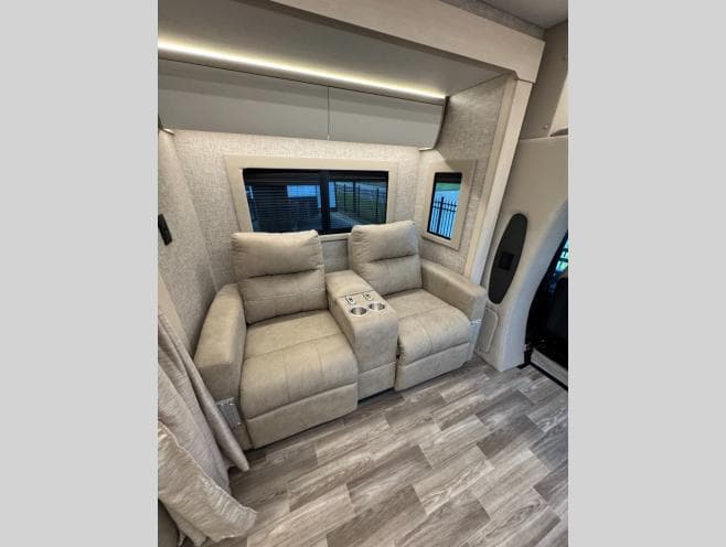 2026 Tiffin Motorhomes 2026 Tiffin Motorhomes Wayfarer - thumbnail 9