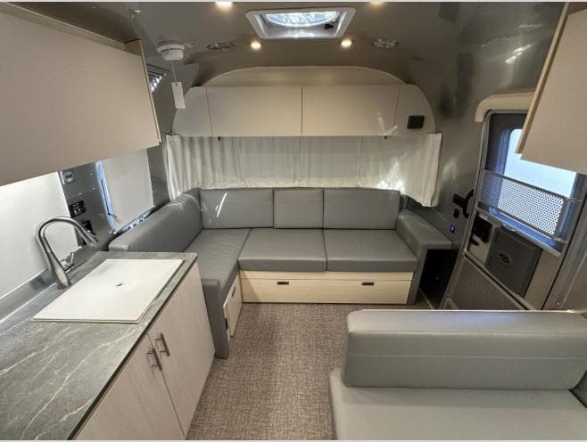 2026 Airstream 2026 Airstream Flying Cloud - thumbnail 11