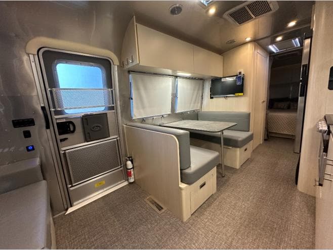 2026 Airstream 2026 Airstream Flying Cloud - thumbnail 13