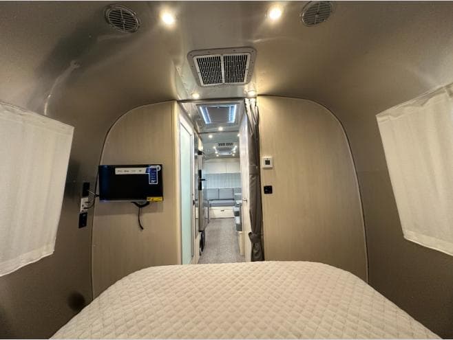2026 Airstream 2026 Airstream Flying Cloud - thumbnail 16