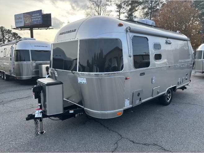 2026 Airstream 2026 Airstream Caravel - thumbnail 5